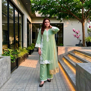 Ensemble Kurta vert clair brodé pour femmes avec dupatta, vêtements ethniques pakistanais - Product Image 1