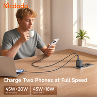 Caricatore GaN Mcdodo 419/420/559 70W con Display TFT, Emoji e Indicatore di Potenza/Temperatura in Tempo Reale, 2 USB-C + USB-A per Ricarica Rapida di Laptop/iPhone/Samsung