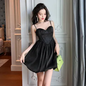 ZYHT 9514 Summer Pleated Sleeveless Suspender Bud Dresses French Style Sexy Backless Small Black Skirt Dress Wholesale