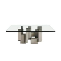 Table basse de style italien haut de gamme, de forme carrée, en verre trempé, un objet de luxe léger et design pour les villas