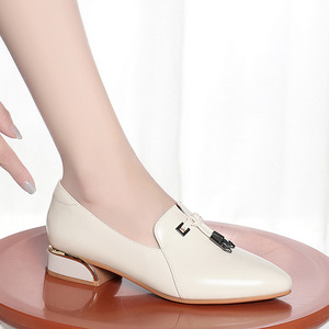 Scarpe da Donna Eleganti Nere con Tacco Basso 3cm, Comode con Suola Morbida, Scarpe da Ufficio Nuove in Pelle Verniciata PU, Tinta Unita, Estive - Product Image 4