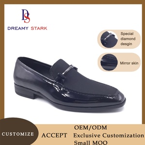 Zapatos Negros de Piel Genuina con Acabado Brillante, Cómodos y Ligeros, Estilo Ejecutivo para Oficina, Líneas Suaves, Diseño con Logotipo Personalizado - Product Image 2