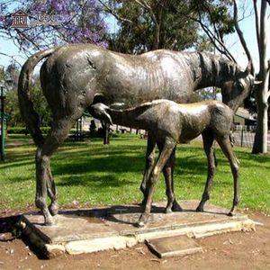 Scultura TREVI di Cavallo e Puledro a Grandezza Naturale 2m in Bronzo Antico con Patina Verde per Decorazione Giardino - Product Image 2
