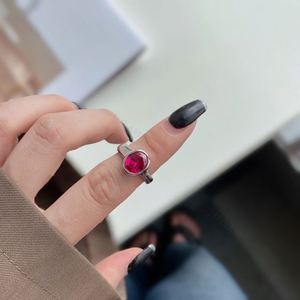 Anillo Solitario de Plata de Ley Chapado en Oro de 18K con Rodio de la Colección Minimalista Dylam, Elementos Infinitos, Zirconia de 2ct Grado 5A - Product Image 3