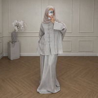 Ensemble Modeste 2 Pièces pour Femme Musulmane : Tunique Col Mandarin à Boutons Grenouille en Viscose et Lin, Style Luxe Discret, avec Jupe Longue
