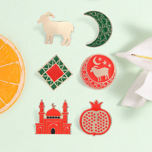 Conjunto de Broches Esmaltados Islâmicos para o Eid: Lua Crescente, Mesquita e Cabra para Decoração de Mochilas - Product Image 1