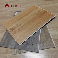 Plancher en vinyle de luxe couleur pierre, imitation marbre, pose libre