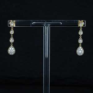 Pendientes de Oro de 14K con Diamantes en Forma de Lágrima para Mujer, Estilo Art Deco, 2.41g (Par), 32 Piedras, 0.55ct, Marca Elvora Gems - Product Image 1