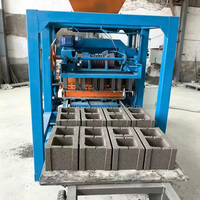 Machine à fabriquer des briques semi-automatique à alimentation manuelle QT4-24, petite machine à blocs creux en béton, réduction des coûts d'investissement initiaux