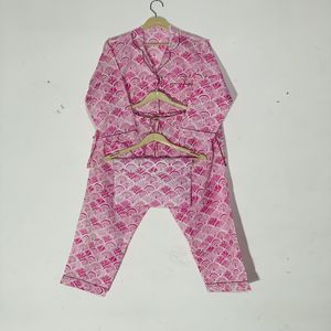 Magnifique ensemble de pyjama rose imprimé à la main avec motifs floraux - Vêtements de nuit en coton, tenue de nuit et de détente bohème d'été pour femme, idéal comme cadeau - Product Image 5