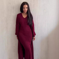 Robe pull tricotée unie à col en V coupe classique, nouvelle collection automne 2026, élégante, pour femme, vente en gros pour boutiques, ensemble une pièce