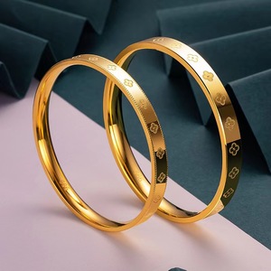 Bracciale a Quadrifoglio <span class=keywords><strong>Portafortuna</strong></span> in Acciaio Inossidabile 316L Placcato Oro 18k PVD Impermeabile per Donna, Vendita all'Ingrosso - Product Image 3
