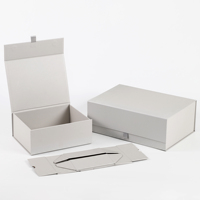 Boîte cadeau personnalisable en carton ondulé auto-érecteur, blanc mat, avec fermeture magnétique, ruban satiné, écologique et pliable