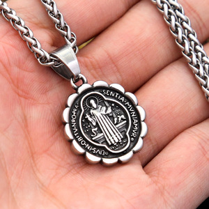 Yunnique – collier avec pendentif médaille Saint Benoît en acier inoxydable, breloque religieuse ronde pour hommes et femmes, bijoux cadeau - Product Image 4
