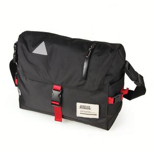 Bolsos cruzados de nailon impermeables deportivos de moda para hombre con logotipo personalizado de verano - Product Image 1