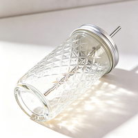 Gobelet en verre réutilisable à motif gaufré avec couvercle à vis en métal et paille intégrée pour jus, bubble tea, café glacé, eau infusée aux fruits