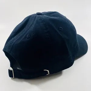 Cappellino Autentico Unisex Regolabile Premium - 100% Cotone, Profilo Basso, Non Strutturato, Nero con Ricamo Argento Liscio - Product Image 2