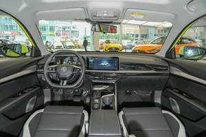 MG5 Scorpio 2022 1.5T Luxury Sedan Usata, Euro VI LHD Turbo, 70.000 km di Chilometraggio, <span class=keywords><strong>Auto</strong></span> a Benzina dall'Alto Valore Estetico - Product Image 4