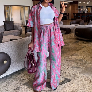 Conjunto de 2 Piezas para <span class=keywords><strong>Mujer</strong></span> Talla Grande, Estilo Africano, Camisa Holgada de Manga Corta con Cuello Solapa y Pantalones Anchos de Cintura Alta - Product Image 2