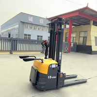 Chariot élévateur à fourche électrique compact autochargeur de 1500 kilogrammes avec fonction de serrage, équilibré, batterie au plomb-acide, propulsion arrière