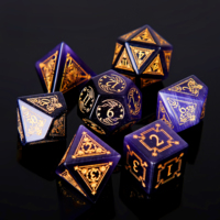 Dés à Jouer D&D Faits Main en Cristal Gris Œil de Chat, 1 Pièce, Gravés, en Pierre Précieuse Polyédrique, Motifs Dorés, pour Jeux de Rôle de Table Dungeons & Dragons