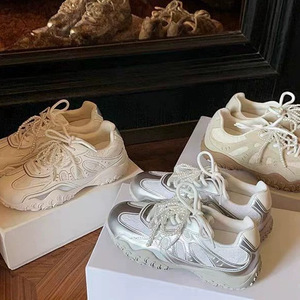 <span class=keywords><strong>Scarpe</strong></span> <span class=keywords><strong>sportive</strong></span> da allenamento Casual da donna con nuovo Sole a mezzaluna <span class=keywords><strong>tacco</strong></span> nascosto pizzo di perle stile estivo di Agan - Product Image 1