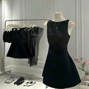 Conjunto de Vestido Corto Negro con Chal Floral en el Cuello, Vestido Mini de Manga Corta con Estampado Floral, Vestido Casual Elegante de Alta Calidad con Corte en A - Product Image 1