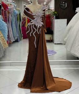 Gaun <span class=keywords><strong>Prom</strong></span> Satin Off-Shoulder Elegan Panjang Menyentuh Lantai dengan Korset Berhias Manik-Manik dan Dekorasi Pola Renda untuk Gaya Pesta yang Glamor - Product Image 1