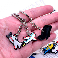 Porte-clés en PVC souple personnalisés OEM d'usine, formes d'avions de chasse, porte-clés en caoutchouc de dessin animé pour cadeau souvenir promotionnel