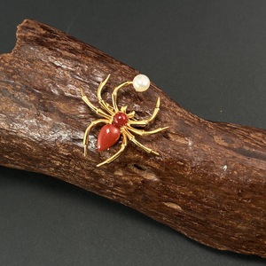 Broche de Lujo Hecho a Mano con Forma de Araña, Ágata Natural Nanhong y Perla de Agua Dulce, Chapado en Oro sobre Cobre, Joyería Fina - Product Image 2