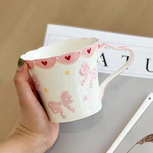 แก้วเซรามิคลายนูนวาดมือ พร้อมโบว์สวยงาม ใช้กับเครื่องล้างจานได้ ของขวัญทันสมัยสำหรับใช้ในบ้านหรือที่ทำงาน - Product Image 2