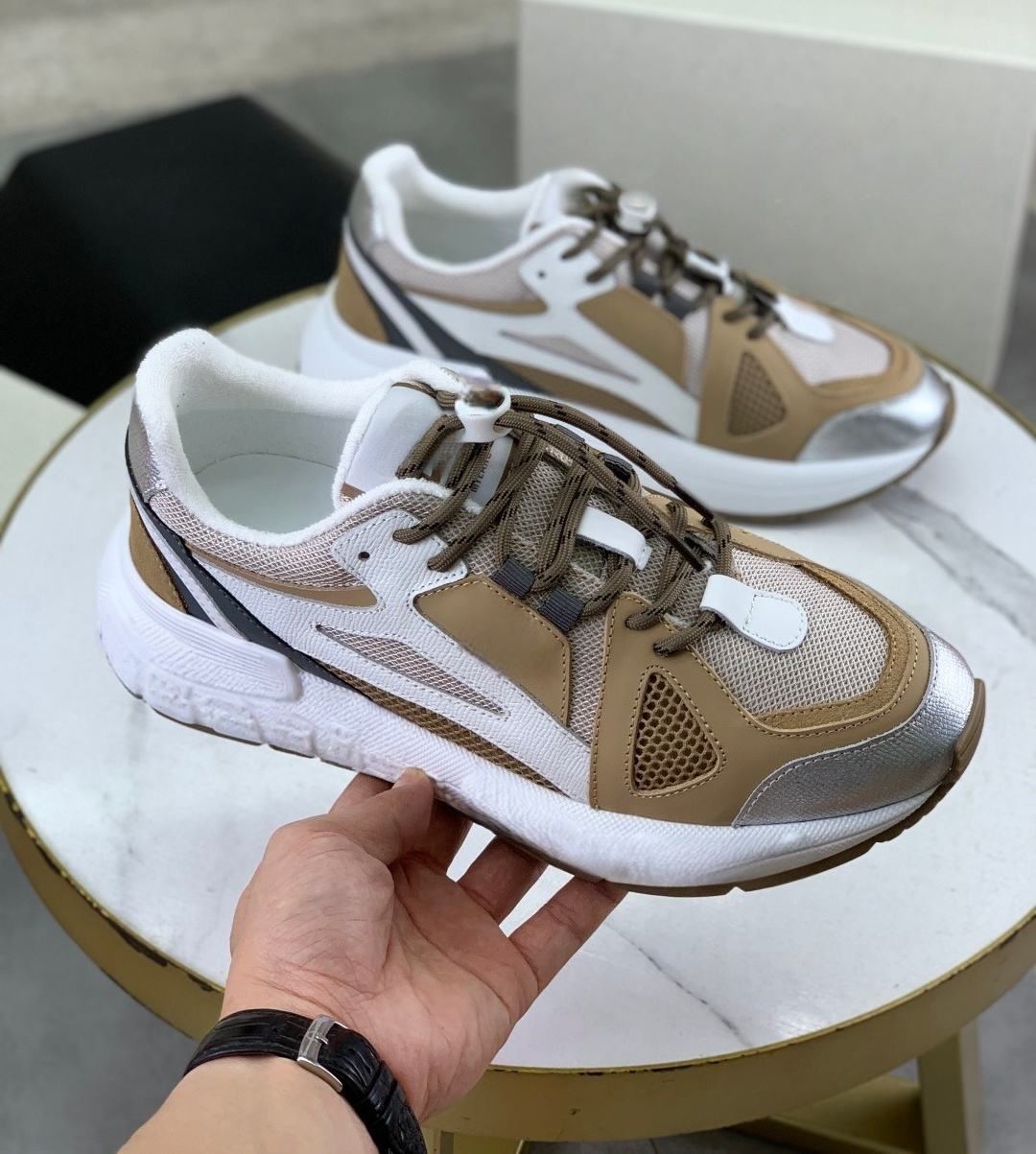 สีน้ำตาล