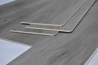 Langlebiger Rutschfester SPC-Bodenbelag 8mm Wasserdichter Klick-Vinylboden Hochwertige Maßanfertigung