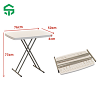 Table rectangulaire pliable rapide en PEHD moulé par soufflage, gain de place, résistante aux intempéries et aux UV, table commerciale