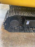Excavatrice Caterpillar 305.5 d'occasion, 5600 kg, avec godet standard et lame de bouteur