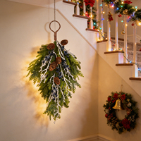 Guirnalda Navideña de Alta Calidad con Forma de Lágrima, con Piñas, Bayas Azules y Ramas de Pino Escarchadas, Decoración Colgante de 23.6 Pulgadas