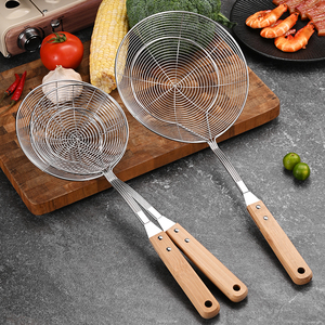 Passoires en acier inoxydable de haute qualité avec long manche en bois antidérapant, panier en fil métallique pour cuisine, <span class=keywords><strong>passoire</strong></span> à <span class=keywords><strong>huile</strong></span> en bois – Vente en gros - Product Image 3
