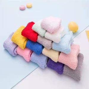 Offre Spéciale 2022 hiver épais chaud mi <span class=keywords><strong>Tube</strong></span> serviette chaussettes couleur unie antidérapant chaussettes de sol décontracté et sommeil pour les femmes utilisation quotidienne - Product Image 4