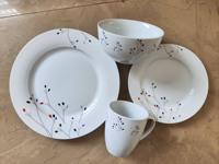 Service de table en porcelaine 16 pièces / Ensemble d'assiettes et de bols à motifs pour 4 personnes