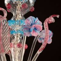 Lustre de décoration d'élégance romantique orné de fleurs en verre bleu rose gracieuses pour le salon de la maison de l'hôtel