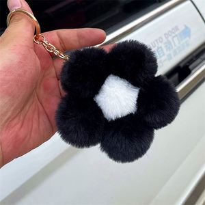 Nuevo Llavero de Estilo Coreano con Pompón Grande y Esponjoso Multicolor, Accesorio de Bola de Pelo de Pompón Floral para Colgar en el Bolso - Product Image 3