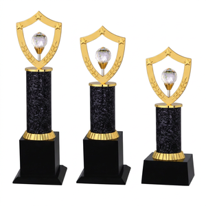 Elegante trofeo o premio de metal con diamantes, elaborado con materiales de primera calidad, ideal para reconocimiento corporativo y educativo. - Product Image 1