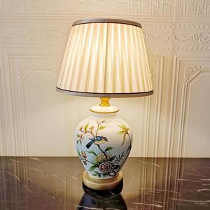 Lampada da Tavolo Classica Americana con Vaso in Ceramica, Lampada da Lettura per Soggiorno e Camera da Letto, <span class=keywords><strong>Paralume</strong></span> in Tessuto - Product Image 2