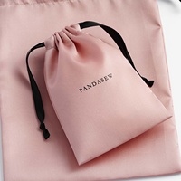 PandaSew Vente en gros de pochettes à bijoux en satin rose avec cordon de serrage, logo personnalisé, 13x10cm, sac anti-poussière