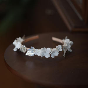 Neues Modisches Handgefertigtes Weißes Keramik-Blumen-Haarband Accessoire Braut Hochzeit Haarkamm für Frauen Geburtstag Jubiläum - Product Image 5