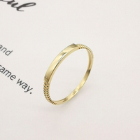Vente en gros de bagues en or jaune 9k au design populaire Bague à lettres DIY Bijouterie fine pour femmes hommes Cadeau personnalisé en or massif