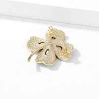 Broche Roche OEM Broche en zircon vert trèfle à quatre feuilles