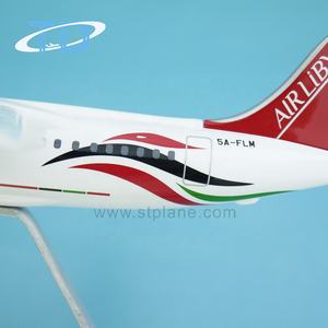 <span class=keywords><strong>Mahan</strong></span> Air BAE-146 1:150 20cm Resina Recuerdos de Comunión Regalo Empresarial con Soporte de Madera - Product Image 4