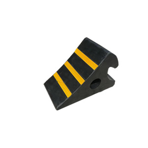 Dispositif anti-retournement en caoutchouc Kuzo, bouchon de pneu triangulaire 28x15x20mm pour plateforme élévatrice de voiture - Product Image 3
