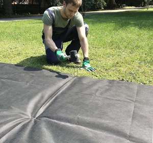 Tissu non tissé agricole durable en PP pour la protection des cultures contre le gel et la promotion de la croissance des semis - Product Image 2